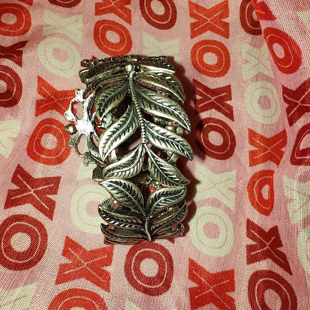Vintage Silver Tone Hinged Rose Clamp Bracelet W/Rhinestones & Faux Pearls - Picture 4 of 5